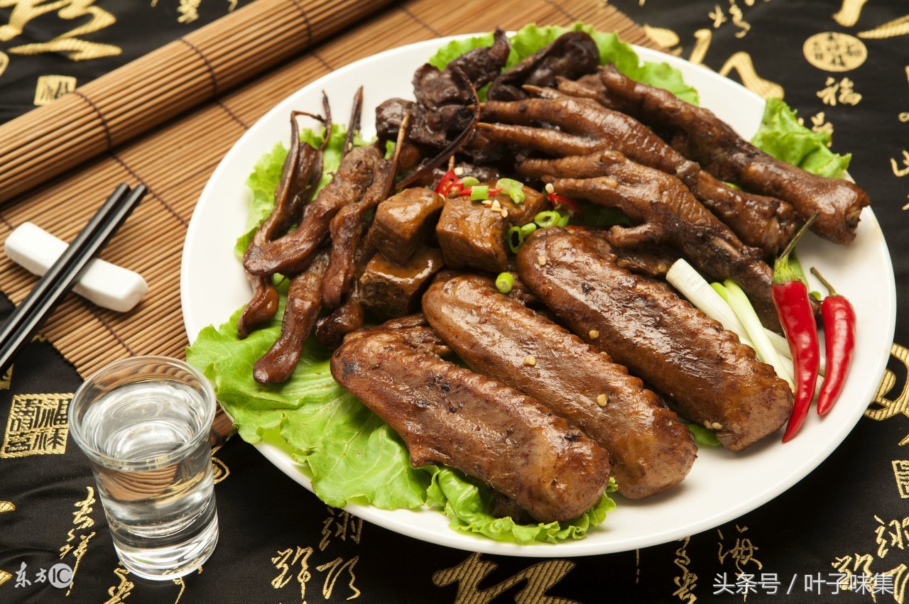 正宗卤鸭翅配方,卤鸭脚鸭翅的家常做法