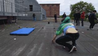 这根本不是摄影师,我觉得这可以跟奥运冠军比拼了!