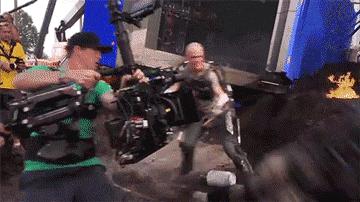 这根本不是摄影师,我觉得这可以跟奥运冠军比拼了!