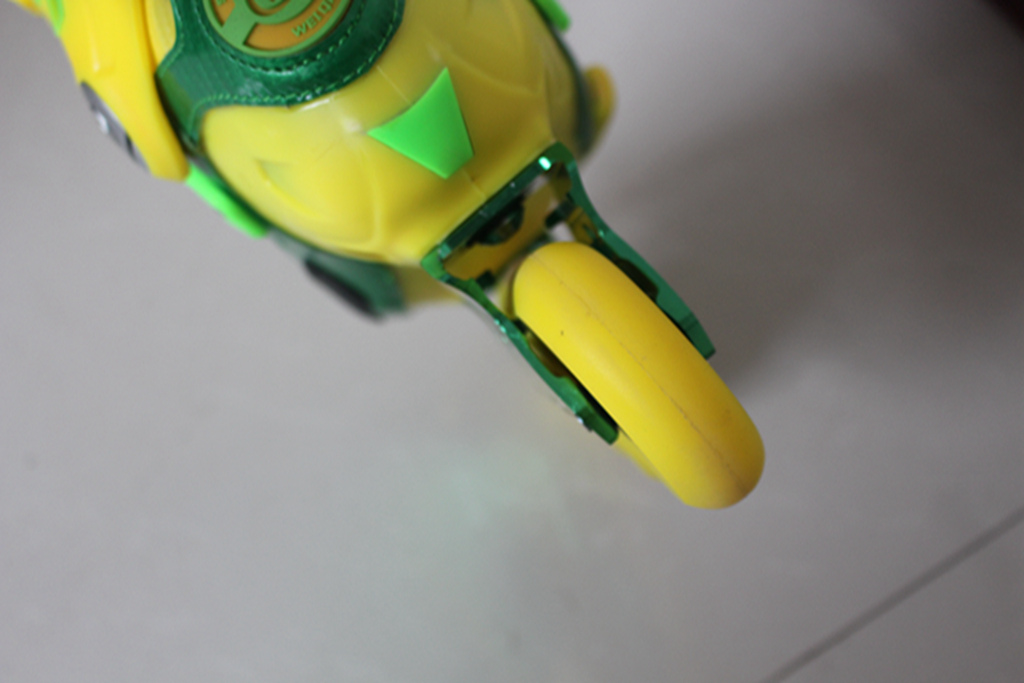 爱运动少年必备？纬球星动跃轮滑鞋：旋转腾挪，自在如风