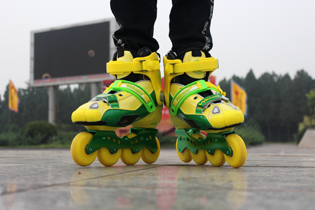 爱运动少年必备？纬球星动跃轮滑鞋：旋转腾挪，自在如风