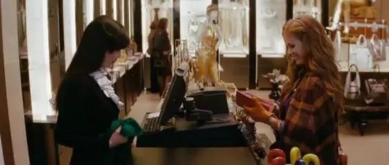 他们贩卖时尚，还决定你明年穿什么衣服