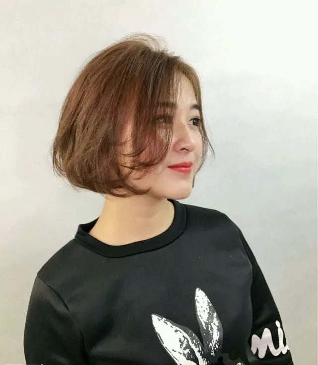 如何剪一款美感十足的波波头发型,剪个简单的波波头简约大气又时尚