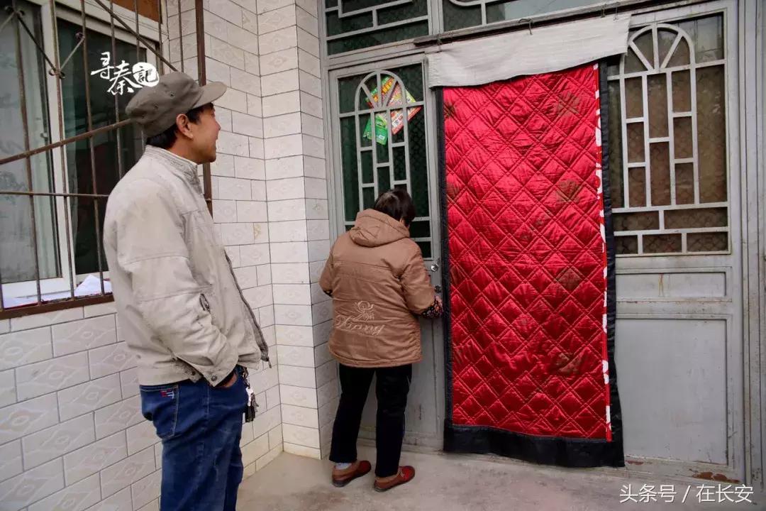 陕北男子遇车祸重伤白手起家做根雕月入3万