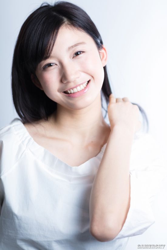 18岁新人太出彩岛国杂志美女福利写真