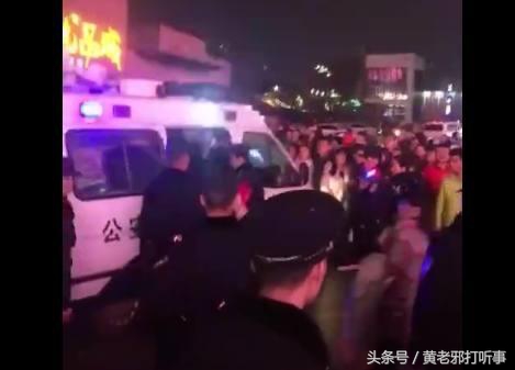 斗鱼三骚张琪格，圣诞节接头COS王者荣耀貂蝉，却被强行带上警车！