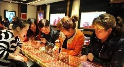 戴黄金和戴k金的女人的区别,金首饰好还是k金好