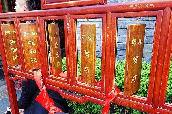 到成都的街头走一走女生完整版,到成都街头走一走