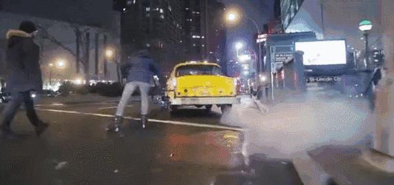 这根本不是摄影师,我觉得这可以跟奥运冠军比拼了!