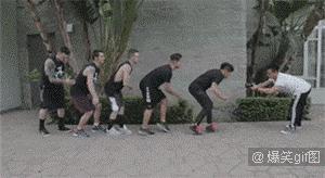 这根本不是摄影师,我觉得这可以跟奥运冠军比拼了!