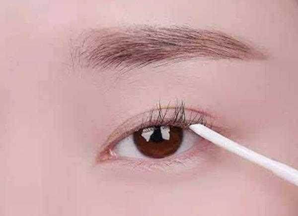 睫毛短小又稀疏，几招教你浓密卷翘起来