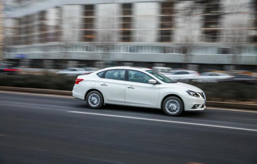 圣诞节热恋生活日记，开着轩逸陪女朋友搜集北京的圣诞树