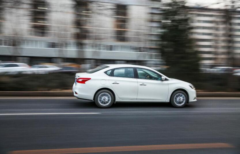 圣诞节热恋生活日记，开着轩逸陪女朋友搜集北京的圣诞树