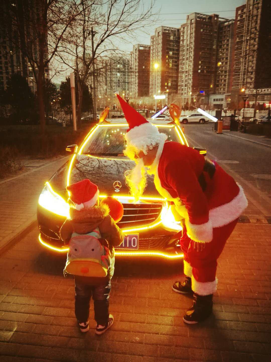 从60岁老人到一家三口,“滴滴童话雪橇车”在这个圣诞经历了什么