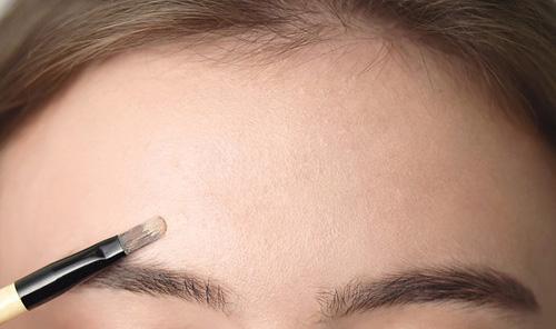 黑眼圈先遮瑕还是先粉底,隔离完了先遮瑕还是粉底