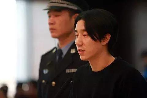 明星吸毒终身禁演,明星吸毒该禁演吗