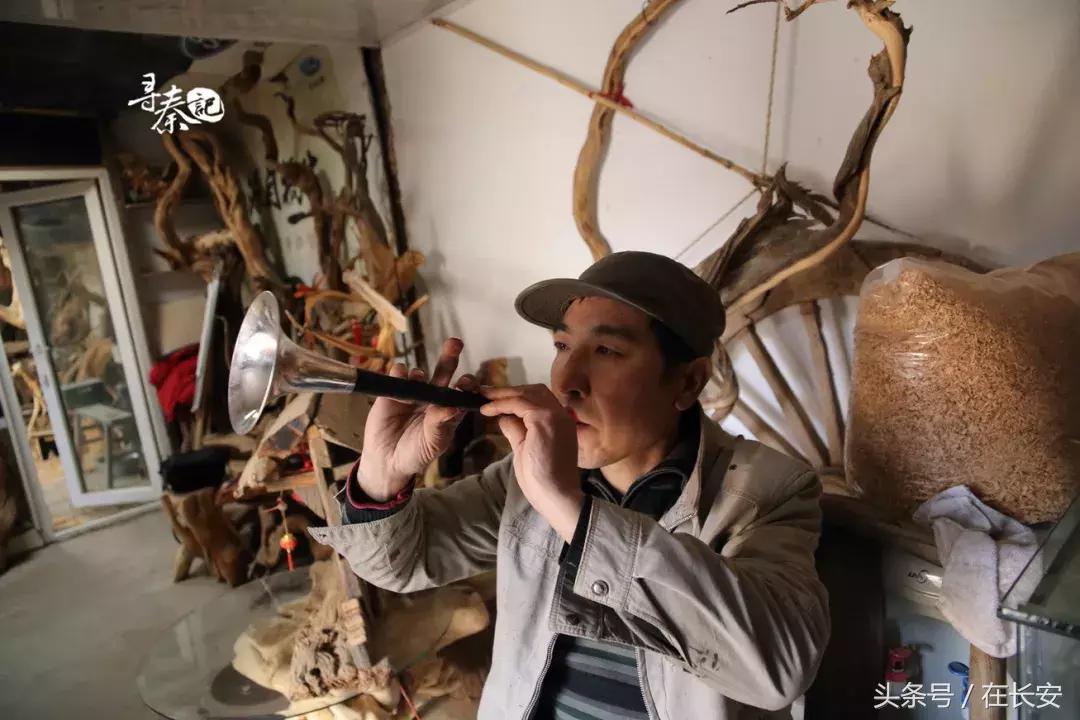 陕北男子遇车祸重伤白手起家做根雕月入3万