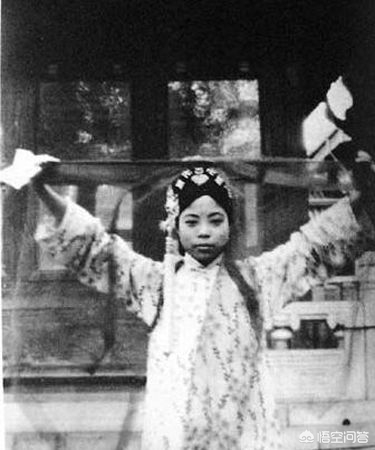 溥仪的妻子文绣和婉容照片,溥仪文绣婉容三人真实容貌