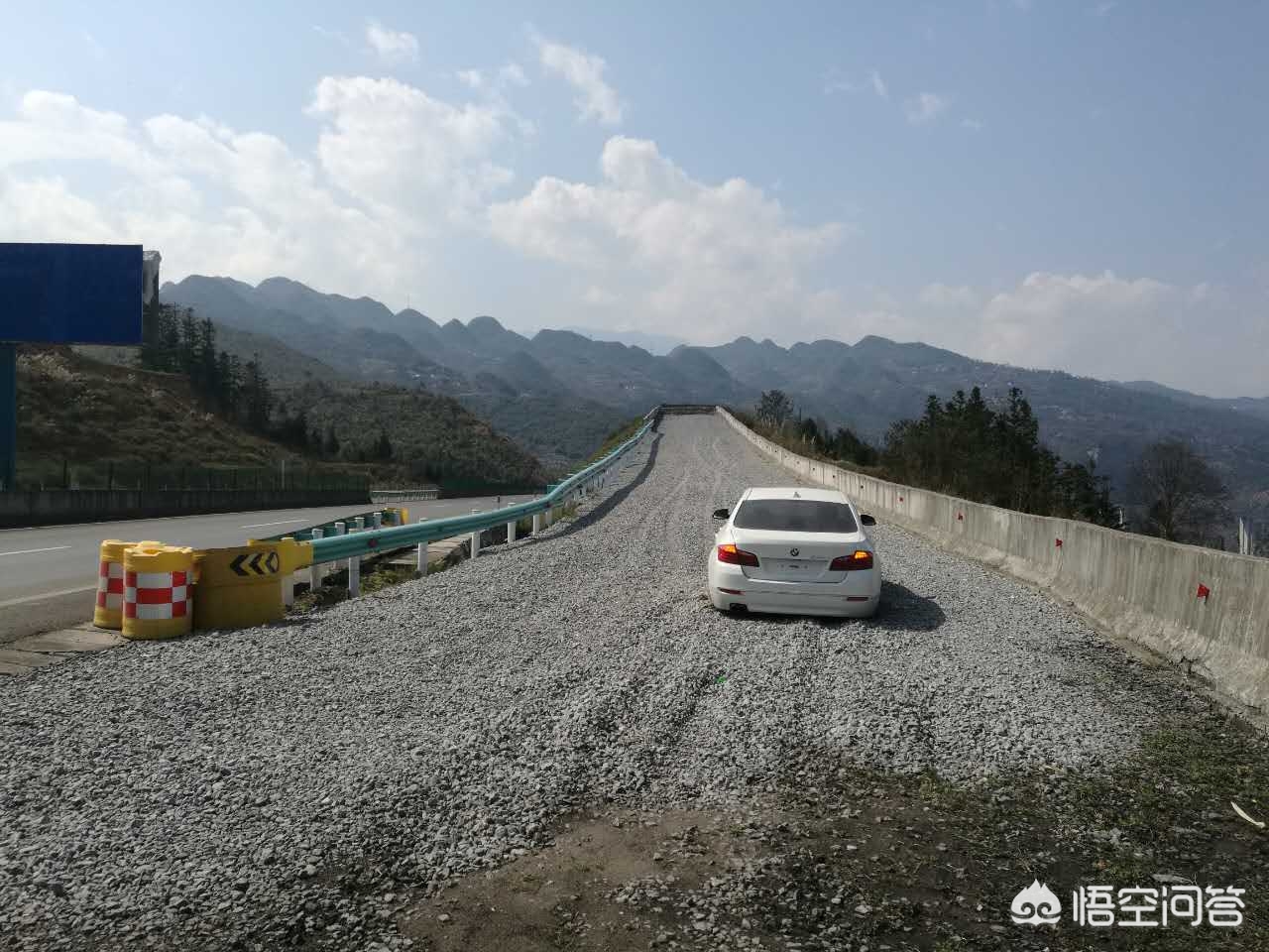 刹车失灵怎么办,没有手刹自动挡刹车失灵怎么办