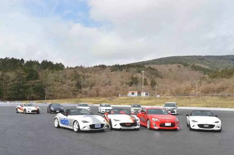 车闻联播伪装不撤，“友谊的小船说翻就翻”！