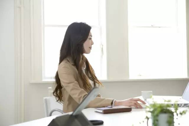 玛丽说拖沓成疾,办公室女郎的春天来啦!