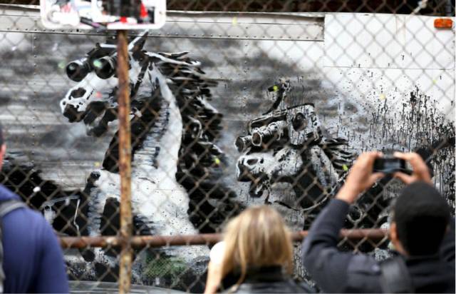 靠着瞎涂乱画，男人女人都想睡TA了