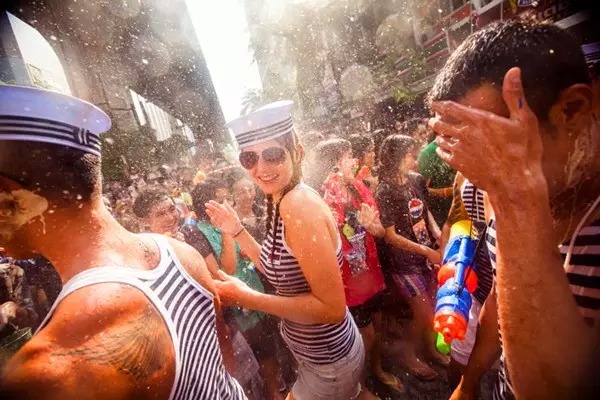 火线狂欢值得买吗,火线狂欢节游戏视频