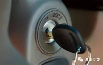 豪雨展开车轮战,快来get涉水行车新技能!