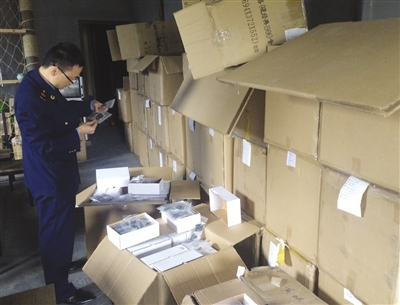 警方打掉假眼镜,破获假冒眼镜案