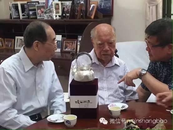 尤权书记出访新加坡赠陈元济银壶大有深意,出自福建这家企业!