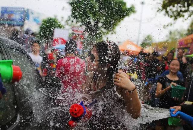 火线狂欢值得买吗,火线狂欢节游戏视频