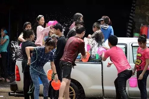 火线狂欢值得买吗,火线狂欢节游戏视频