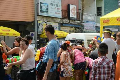 火线狂欢值得买吗,火线狂欢节游戏视频