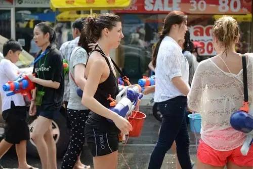 火线狂欢值得买吗,火线狂欢节游戏视频