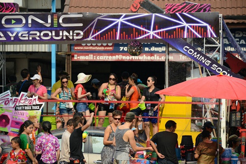 火线狂欢值得买吗,火线狂欢节游戏视频