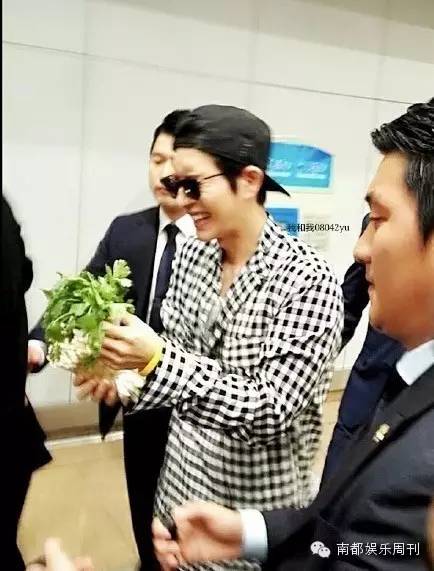 华晨宇张艺兴演唱会对比,华晨宇业内大佬