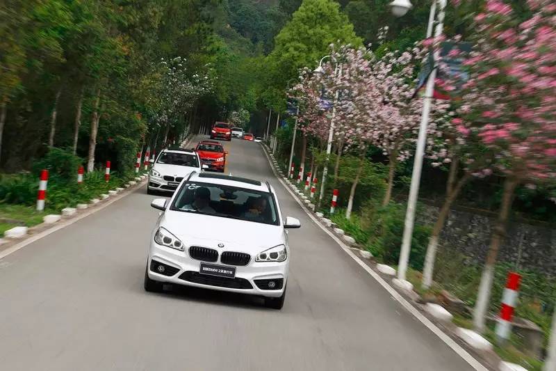 宝马疯了吗？请了5个辣妈带娃来试驾！（超级彩蛋在结尾）