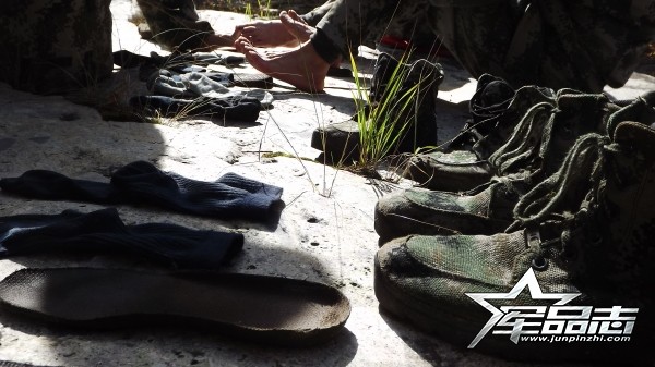 07式军靴和17式军靴对比,中国陆军07式军靴