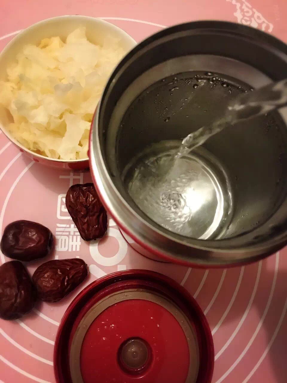 银耳红枣汤之焖烧罐做法