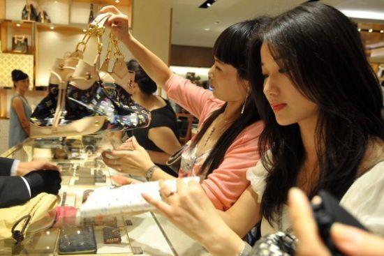 一比一复刻奢侈品女装真的假的,一比一复刻奢侈品