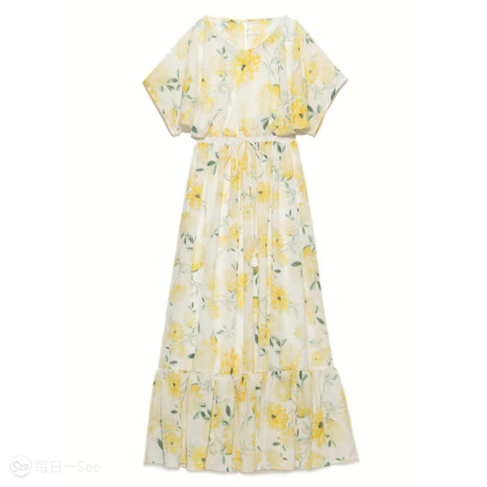 五一帮你搭：吊带裙PK碎花裙，去海边你更爱哪个？