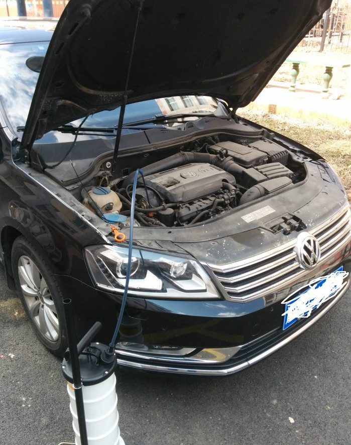 不简单！这哥们自己换机油-样样都是技术活啊！实在佩服啊！