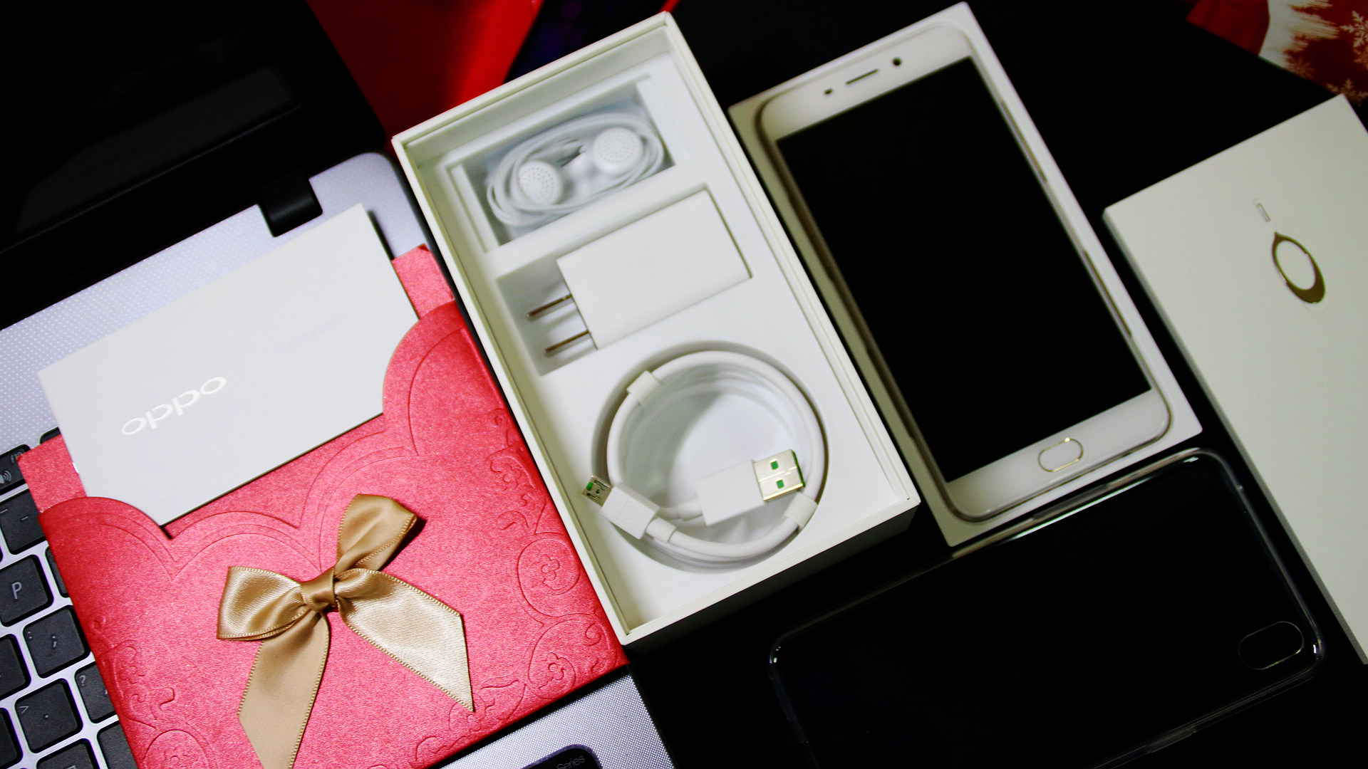 杨幂李易峰代言的手机oppo,李易峰代言oppo手机现在的价格