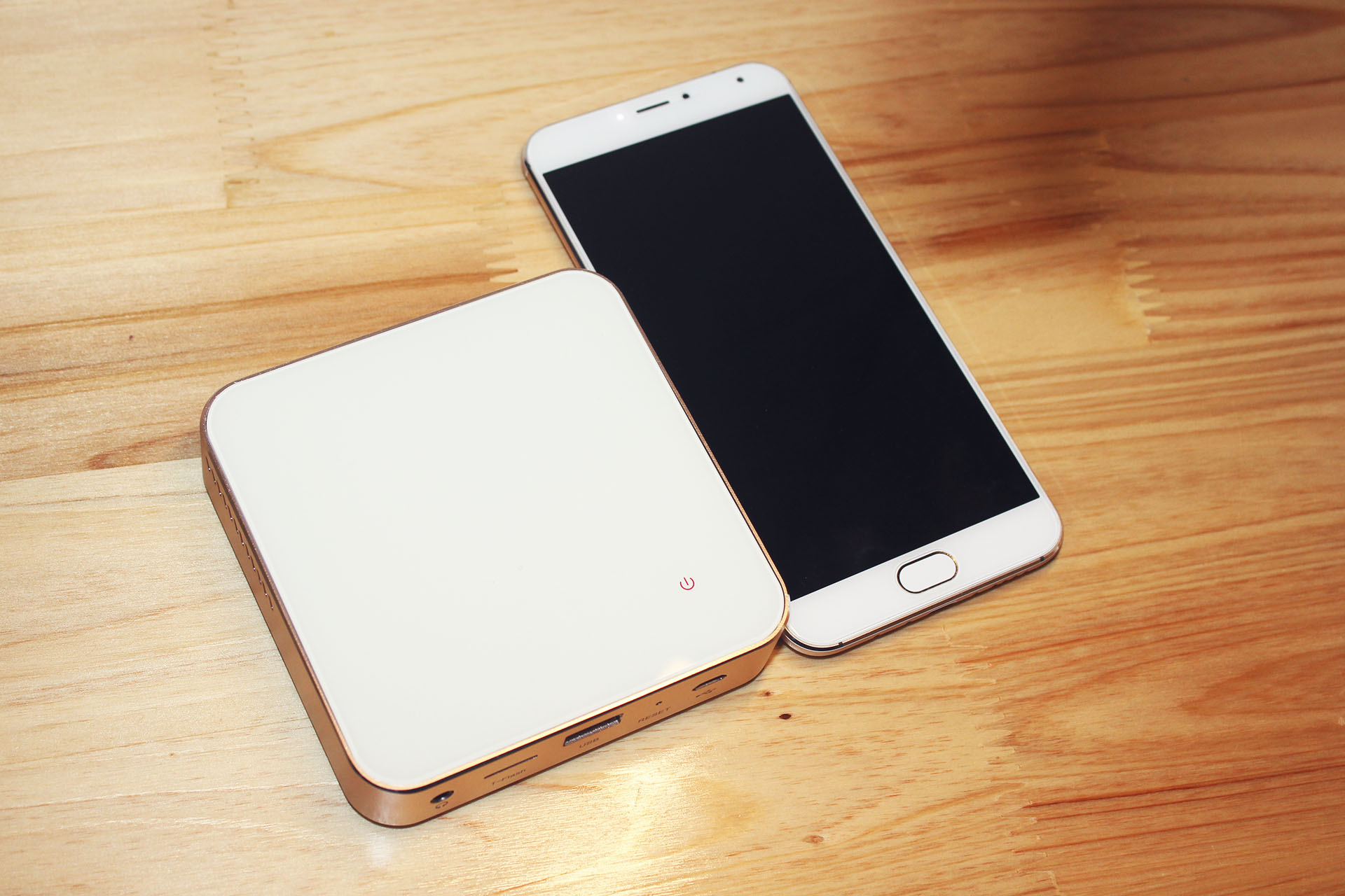 掌握寸光影-PaPa口袋影院体验