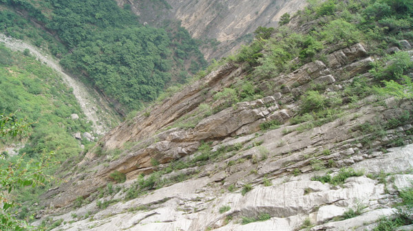 游玩河北邯郸东太行挂壁栈道,西安出发自驾太行挂壁免费公路