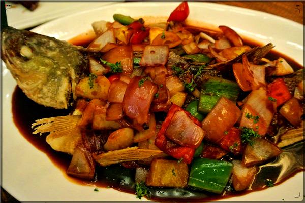 马来西亚巴生肉骨茶最正宗的做法,新加坡十二道锋味推荐的肉骨茶