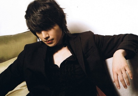 男朋友在女友怀里撒娇,怎么给男朋友撒娇句子