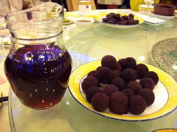 水果蘸着盐巴、辣椒吃,泡酒喝,云南人吃水果的姿势太丰富多彩了