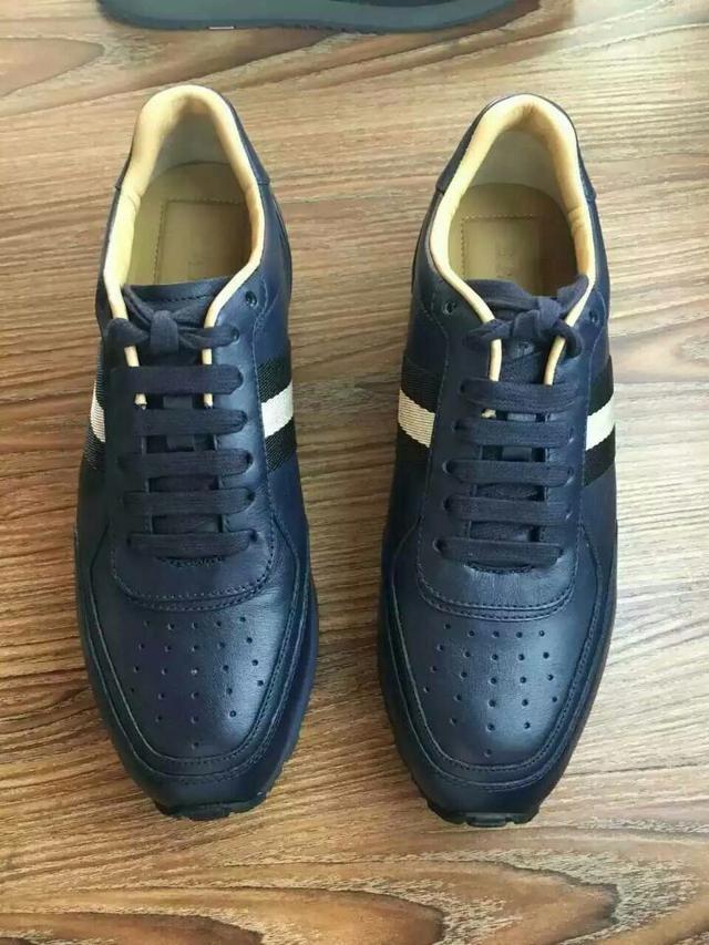 普拉达和迪奥谁好,普拉达与普瑞达一样吗