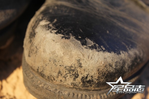 07式军靴和17式军靴对比,中国陆军07式军靴